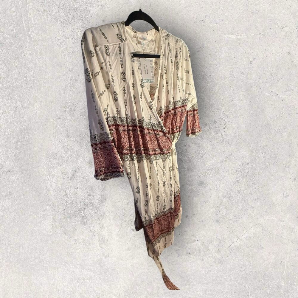 Lularoe Michelle 2XL NWT Ivory, Black And Red Print  Pattern